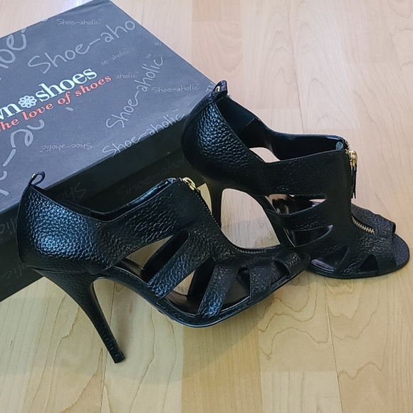 Town Shoes - Heels - Picture 2 of 7